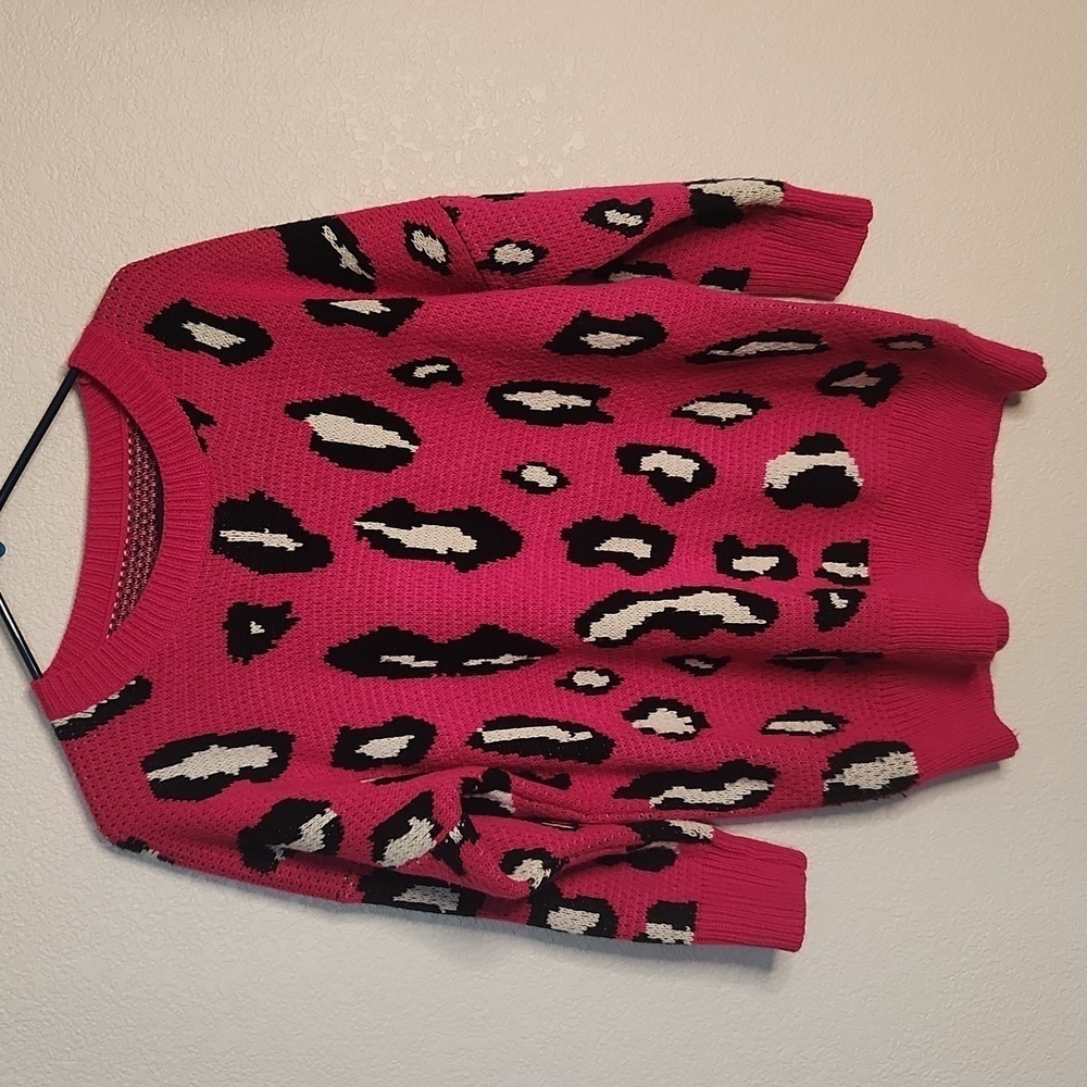 Hot pink leopard‎ print sweater, medium